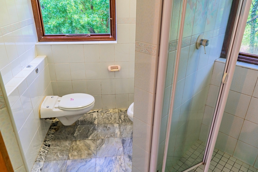 9 Bedroom Property for Sale in Bishopscourt Western Cape